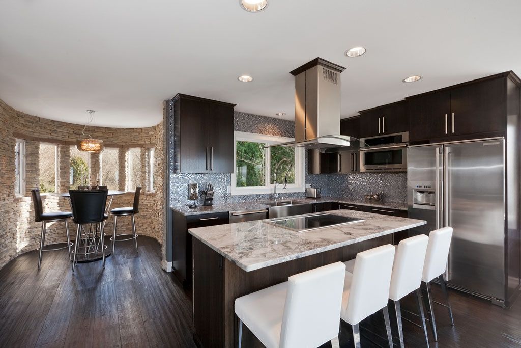 Contemporary Kitchen with Daltile Eastern Sand Natural Cleft Ungauged Stacked Stone S319, electric cooktop, full backsplash