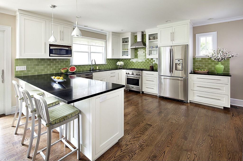 Traditional Kitchen with full backsplash, Large Ceramic Tile, gas range, U-shaped, Undermount sink, flat door, Casement