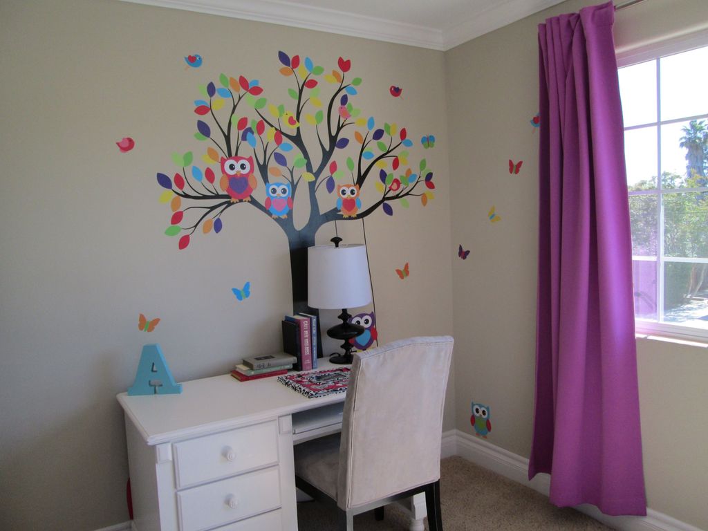 Traditional Kids Bedroom with Crown molding, Standard height, picture window, no bedroom feature, Mural, Carpet