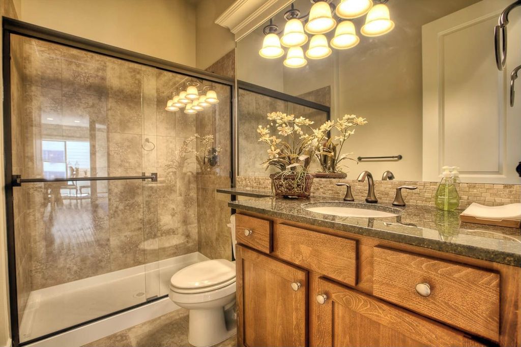 Great Full Bathroom - Zillow Digs