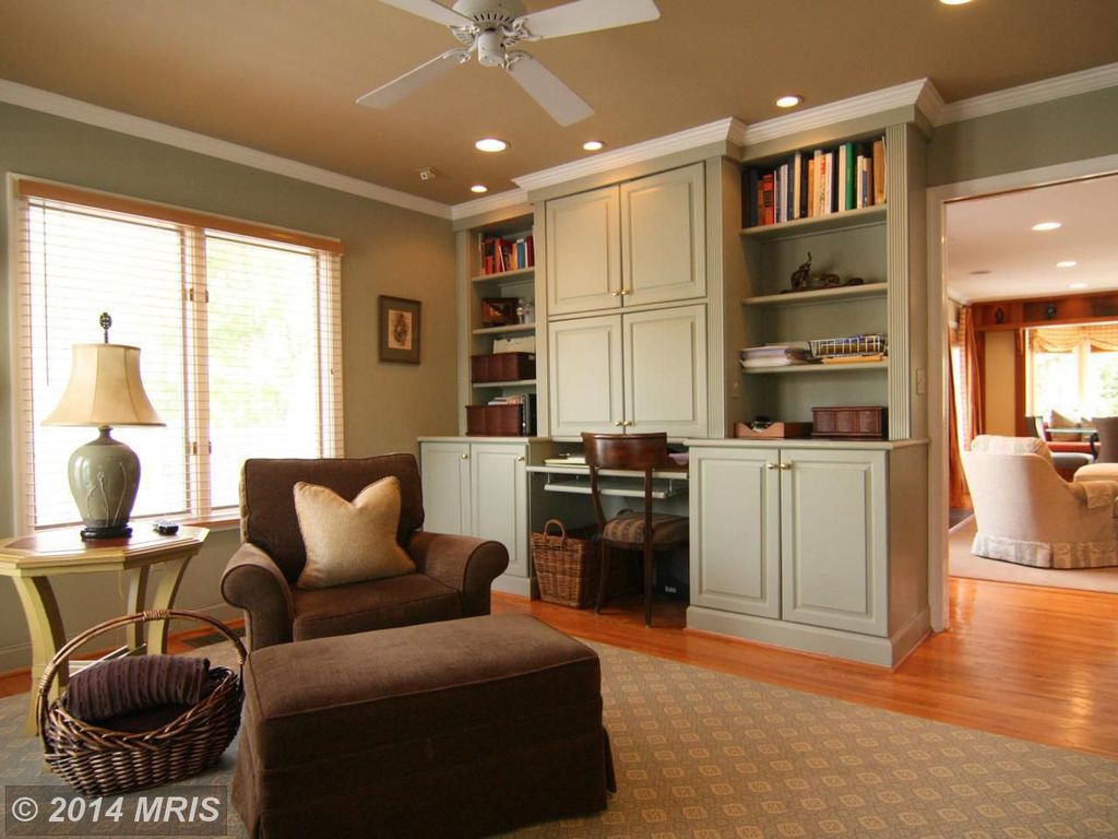 Traditional Home Office with Crown molding, Ceiling fan, Hardwood floors, Built-in bookshelf