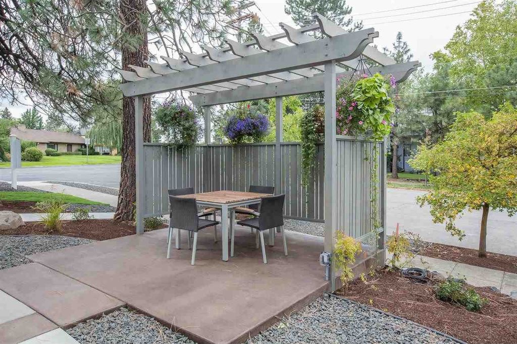 Traditional Patio with exterior tile floors, Pathway, Trellis