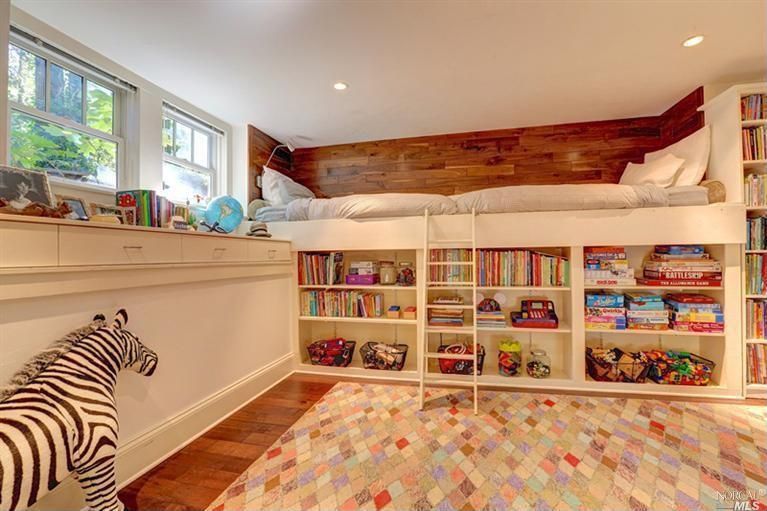 Cottage Kids Bedroom with Momeni mud hut diamond rug 8'x10', Custom Built-In Shelves, Hardwood floors, Built-in bookshelf