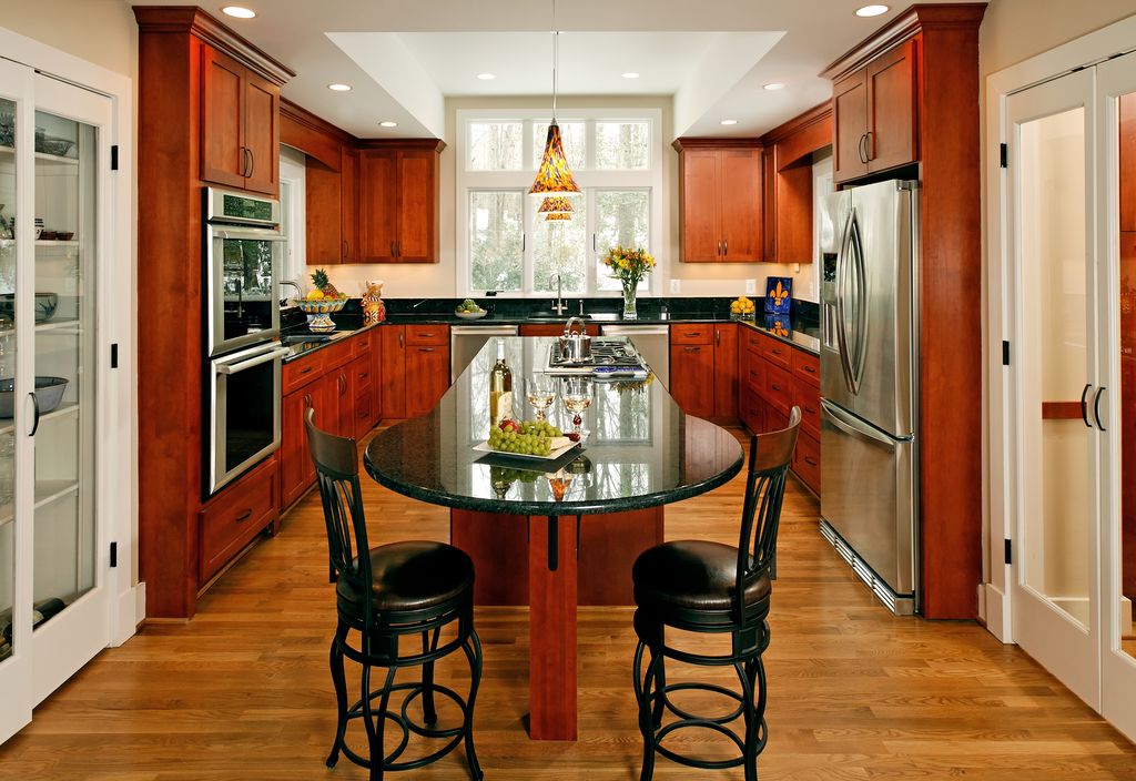 Traditional Kitchen with Kitchen island, Quartz counters, Flat panel cabinets, Undermount sink, High ceiling, Breakfast bar