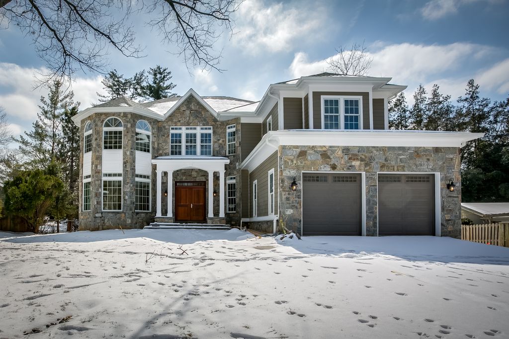 Country club hills (22207) or Langley oaks in McLean??