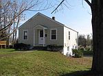 27 Flyers Dr, Norwich, CT