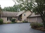 5809 Shadowood Dr, Crystal Lake, IL