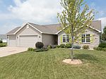 2270 Willow Hill Dr, Neenah, WI
