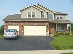 290 Greenview Dr, Crystal Lake, IL
