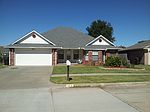 953 N Windermere Dr, Moore, OK