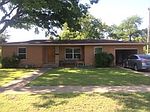 202 E Storey St, San Saba, TX