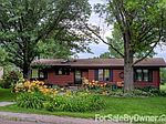 16 Greenview Dr, West Branch, IA