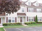 31 Stratford Grn, Farmingdale, NY