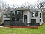 W296N471 Blodwen Dr, Waukesha, WI