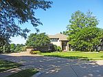 4905 Turnberry Ct, Davenport, IA