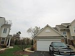 772 Pointe Dr, Crystal Lake, IL