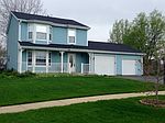 501 Windsor Ln, Island Lake, IL