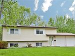 924 Yorkshire Ln, Crystal Lake, IL