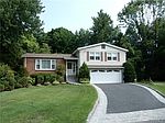 2 Ivy Cir, Scarsdale, NY
