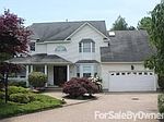 10 Windsor Ct, Holbrook, NY