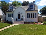 247 W 32nd St, Davenport, IA
